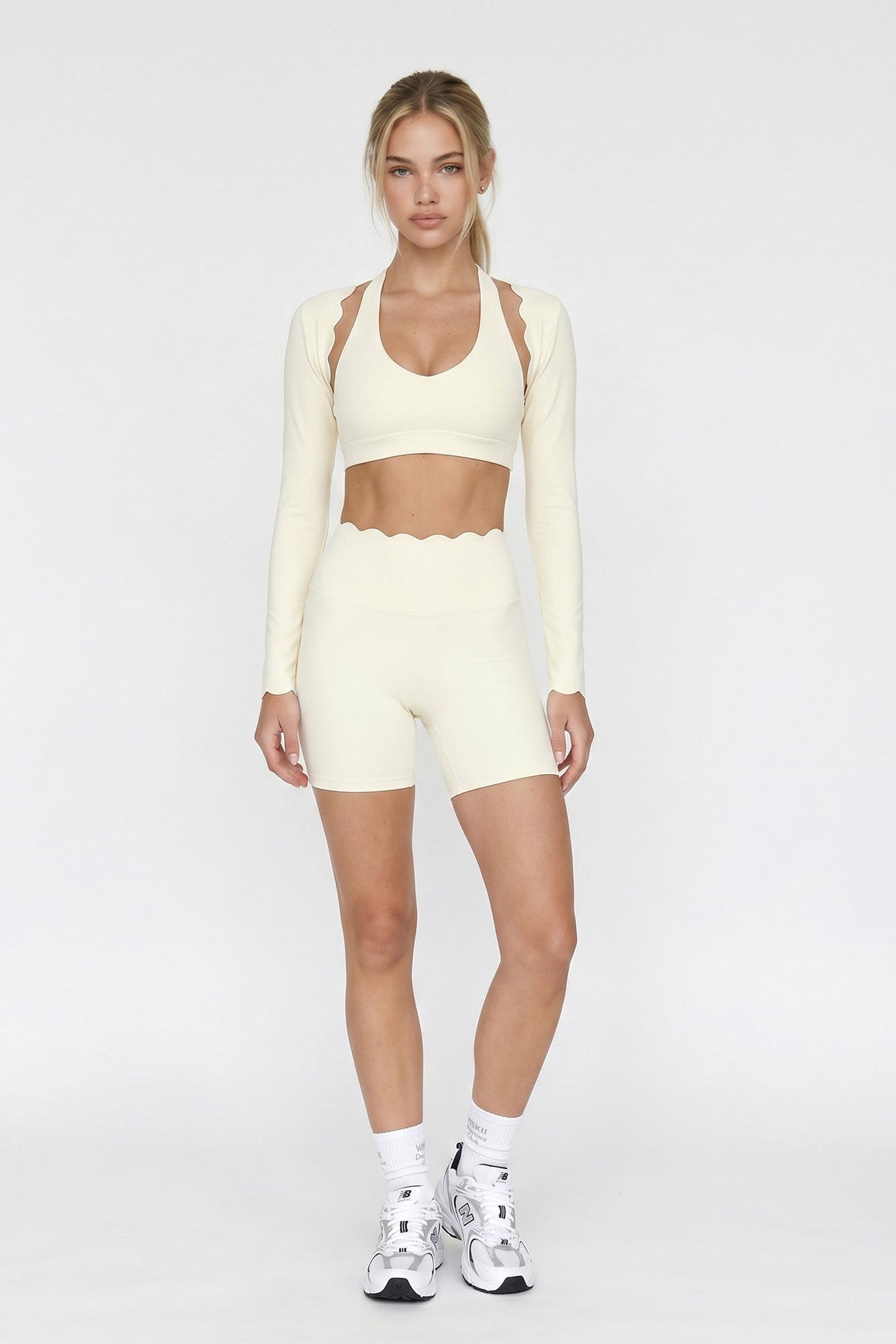 High-Waist Scallop Scrunch Short