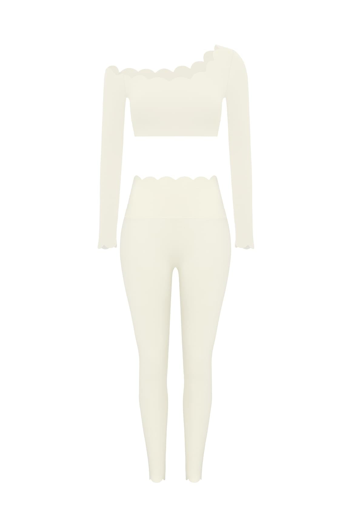 WISKII 單肩扇形飾邊長袖短版上衣搭配高腰抓皺扇形邊leggings,時尚成套穿搭組合。