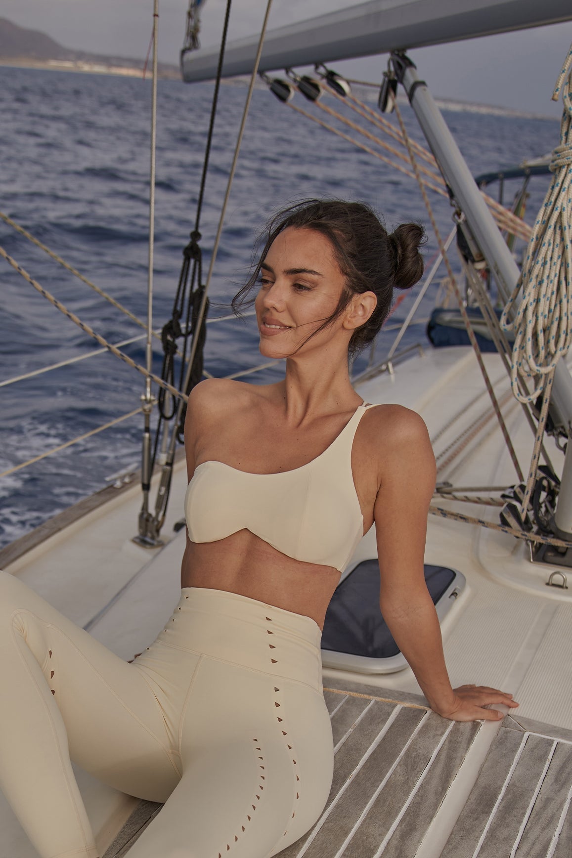 WISKII bundle with blue one-shoulder contour bra and laser-cut training leggings, stylish activewear for workout and casual wear.