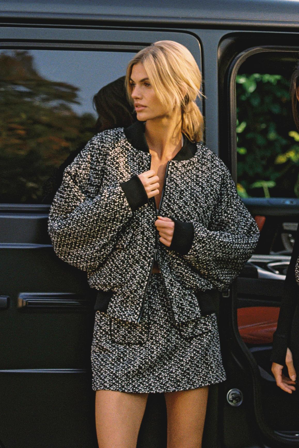 WISKII The Legacy Tweed Jacket,採用經典花呢面料的時尚連帽外套,展示S碼正面視角