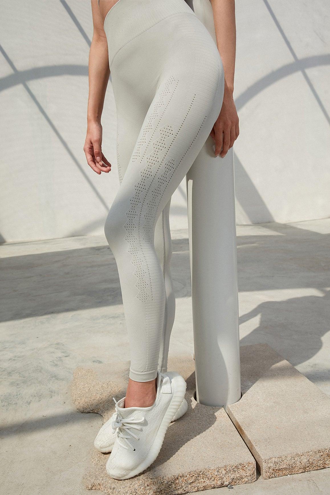 WISKII Dawn S色柔滑無縫 Leggings,彈性柔軟面料,適合運動及休閒穿搭的貼身平滑設計特寫