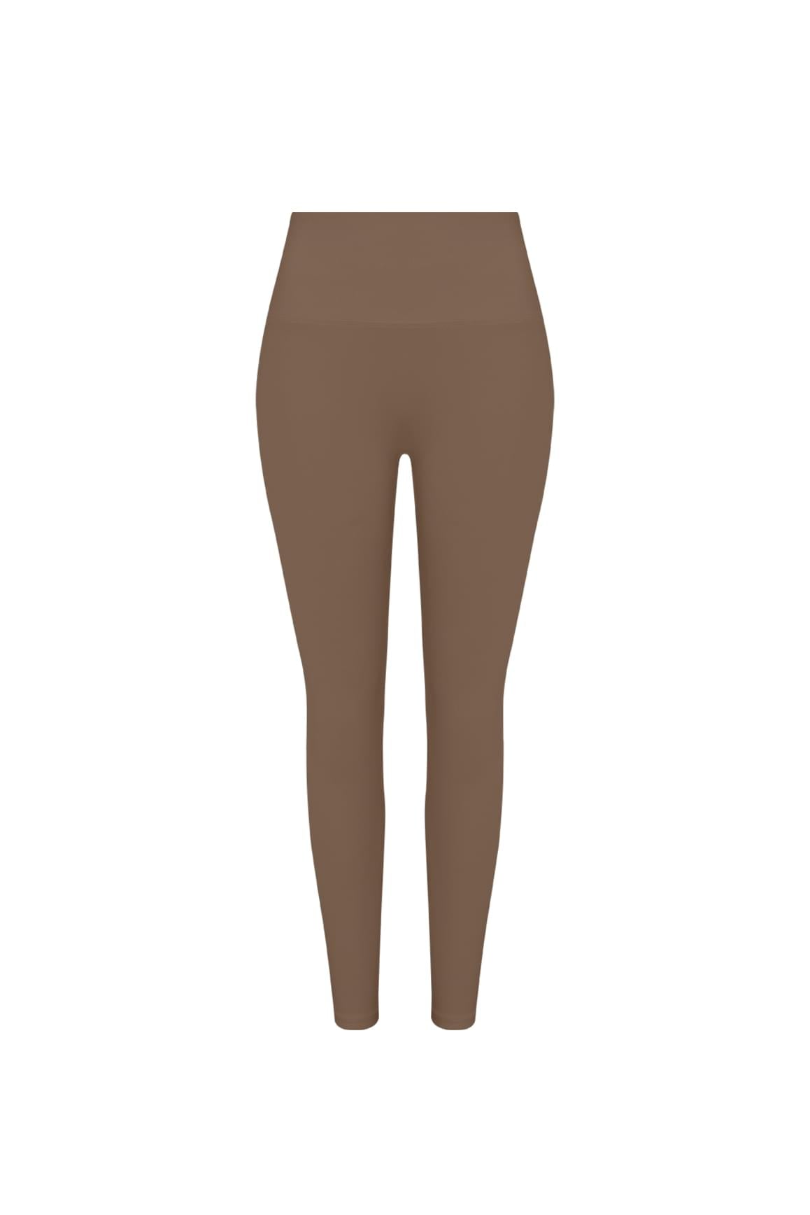 WISKII 沙漠松露色高腰活力抽褶緊身 Leggings,展現合身剪裁與抽褶細節,呈現運動穿搭風格