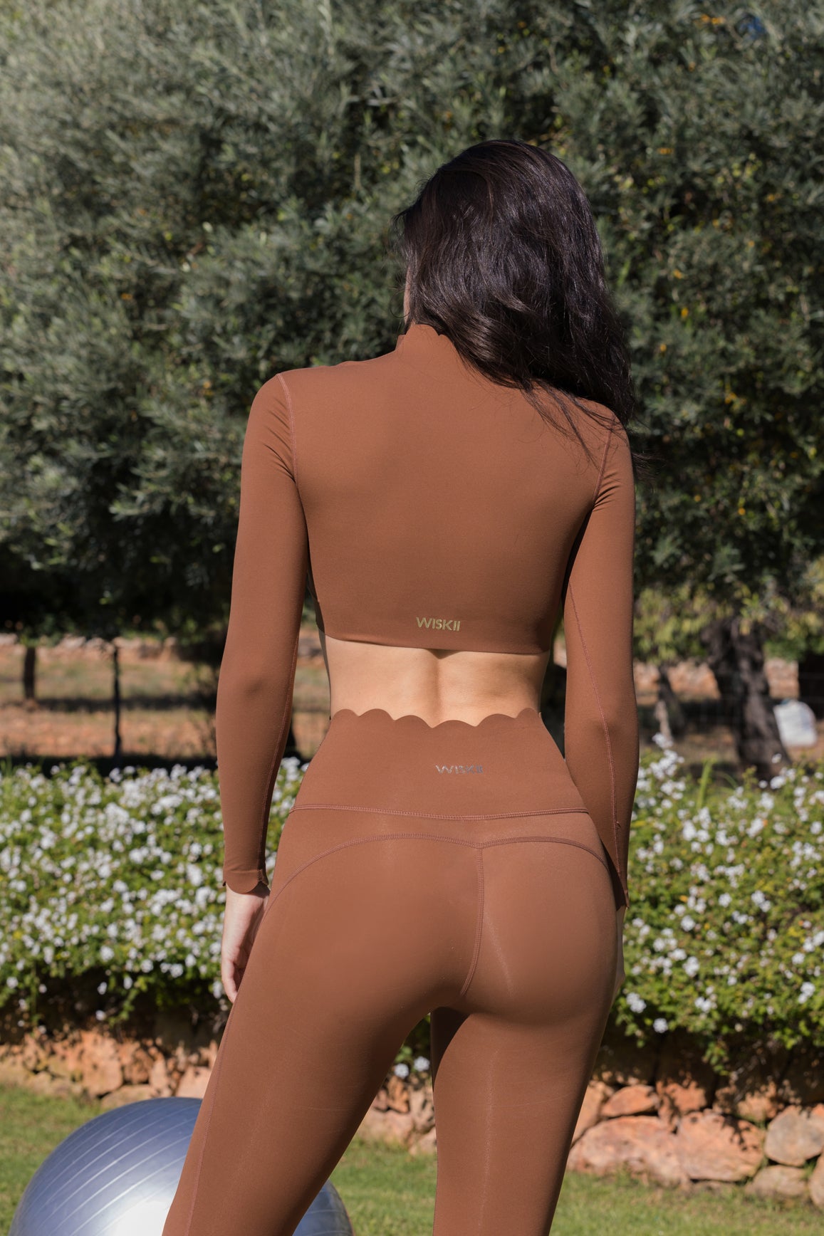 WISKII ivory 7/8 high-waist energy leggings, form-fitting athletic leggings with a comfortable high-rise waistband.