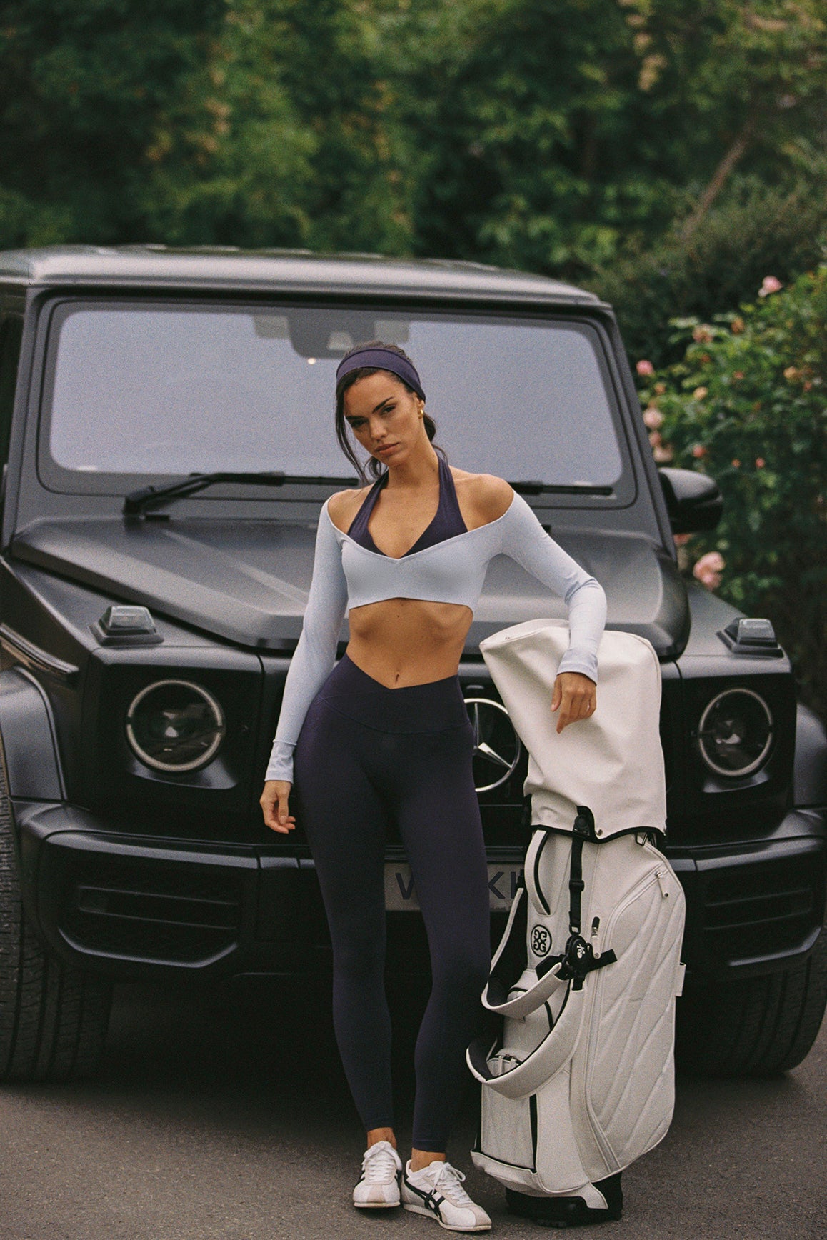 WISKII colorblock long sleeve crop top and midnight blue Riviera V-waist scrunch leggings, stylish activewear bundle.