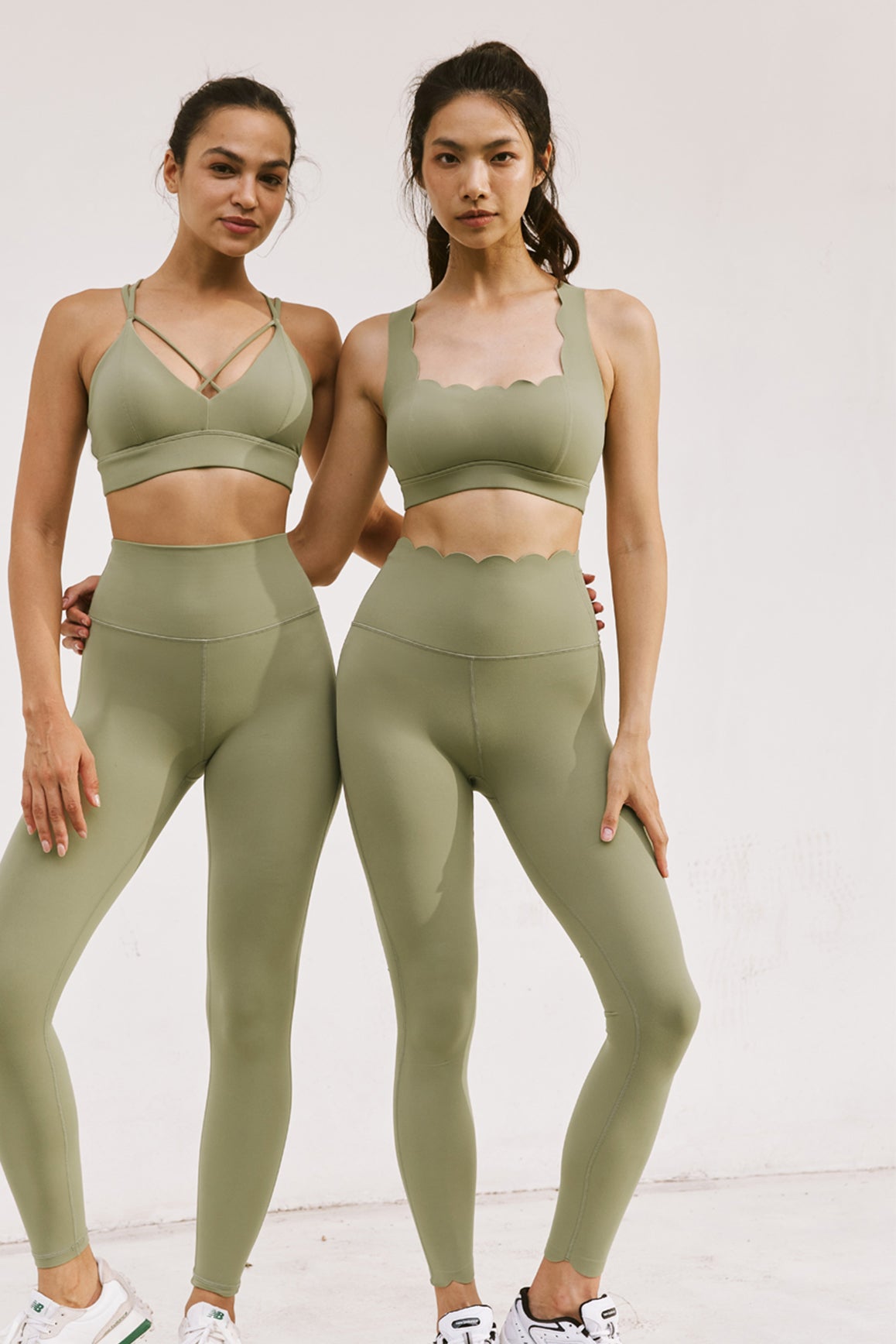 WISKII 7/8 high-waist energy leggings in muted khaki, close-up view showcasing stretchy fabric and comfortable fit.