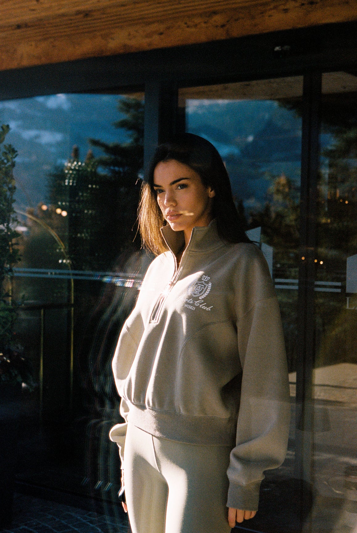 WISKII retro warm half-zip polo sweatshirt in soft fabric, perfect for cozy loungewear style.