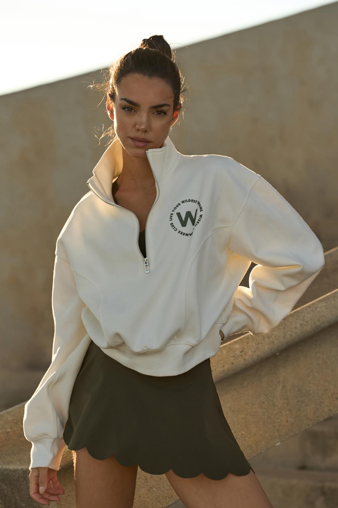 WISKII休閒半拉鏈衛衣,拿鐵色,柔軟居家休閒服,具備寬鬆版型與前側半拉鏈設計,展現舒適時尚的風格