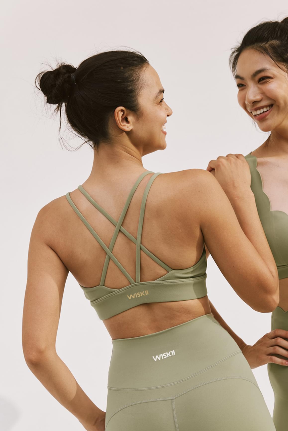 WISKII Suit Yourself 低調卡其色運動內衣,具備支撐性設計與透氣面料,極適合運動或日常機能穿搭