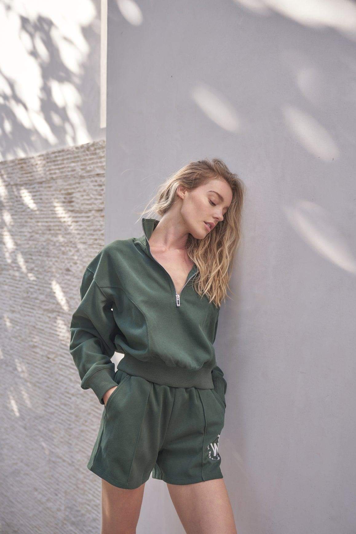 WISKII leisure half-zip sweatshirt in latte color, casual loungewear with a stand-up collar and relaxed fit.