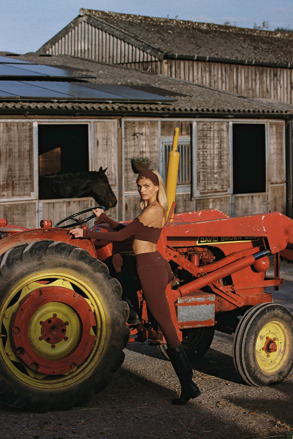 Scallop Off-Shoulder Colorblock Long Sleeve Crop Top