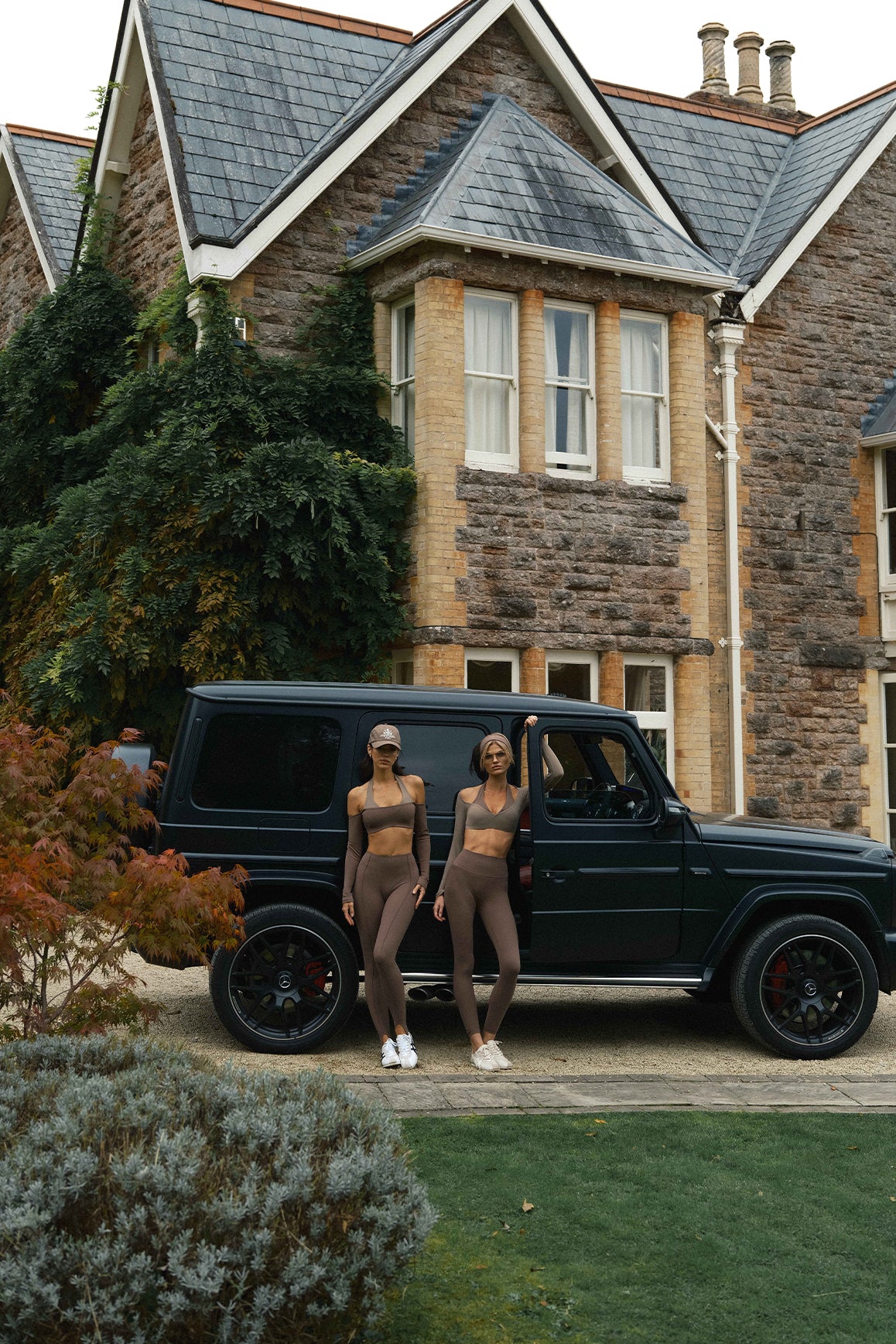 オフショルダー長袖クロップトップ