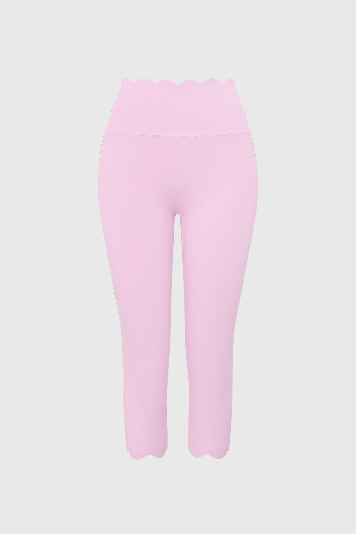 Scallop Scrunch Capri Legging