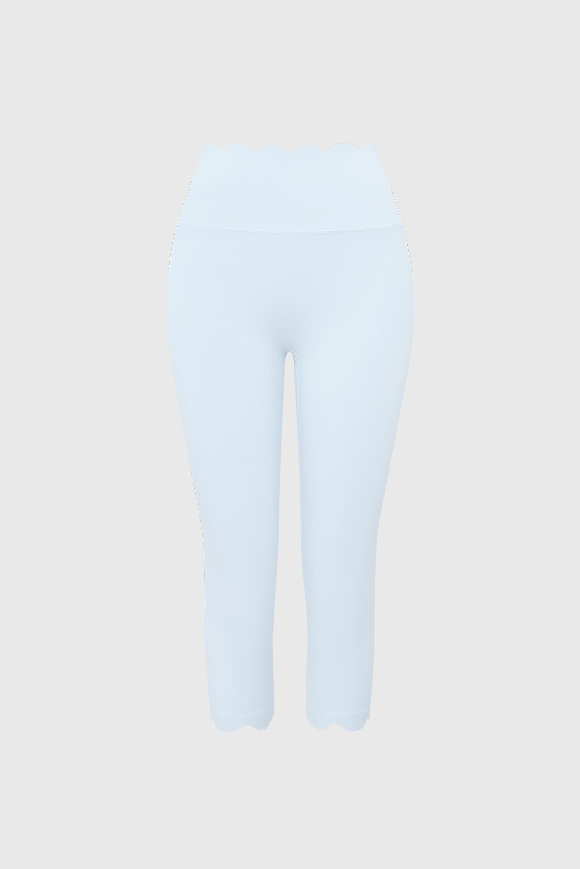 Scallop Scrunch Capri Legging