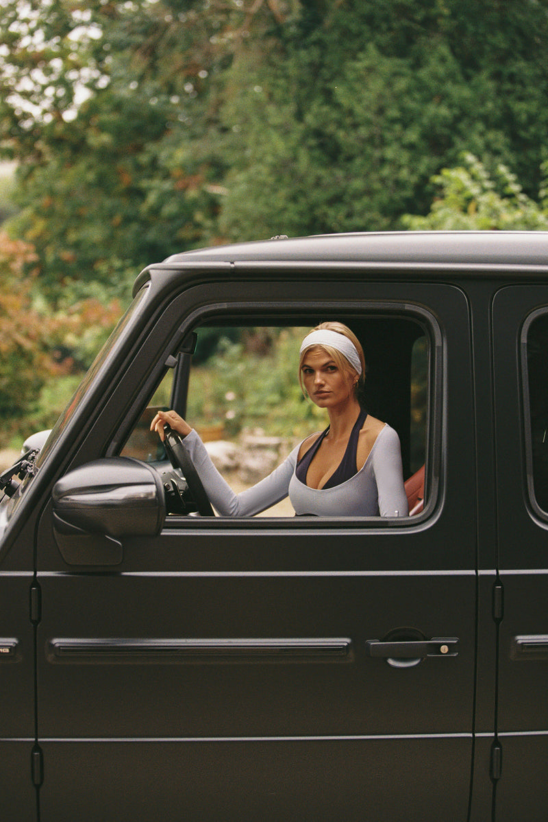 オフショルダー長袖クロップトップ