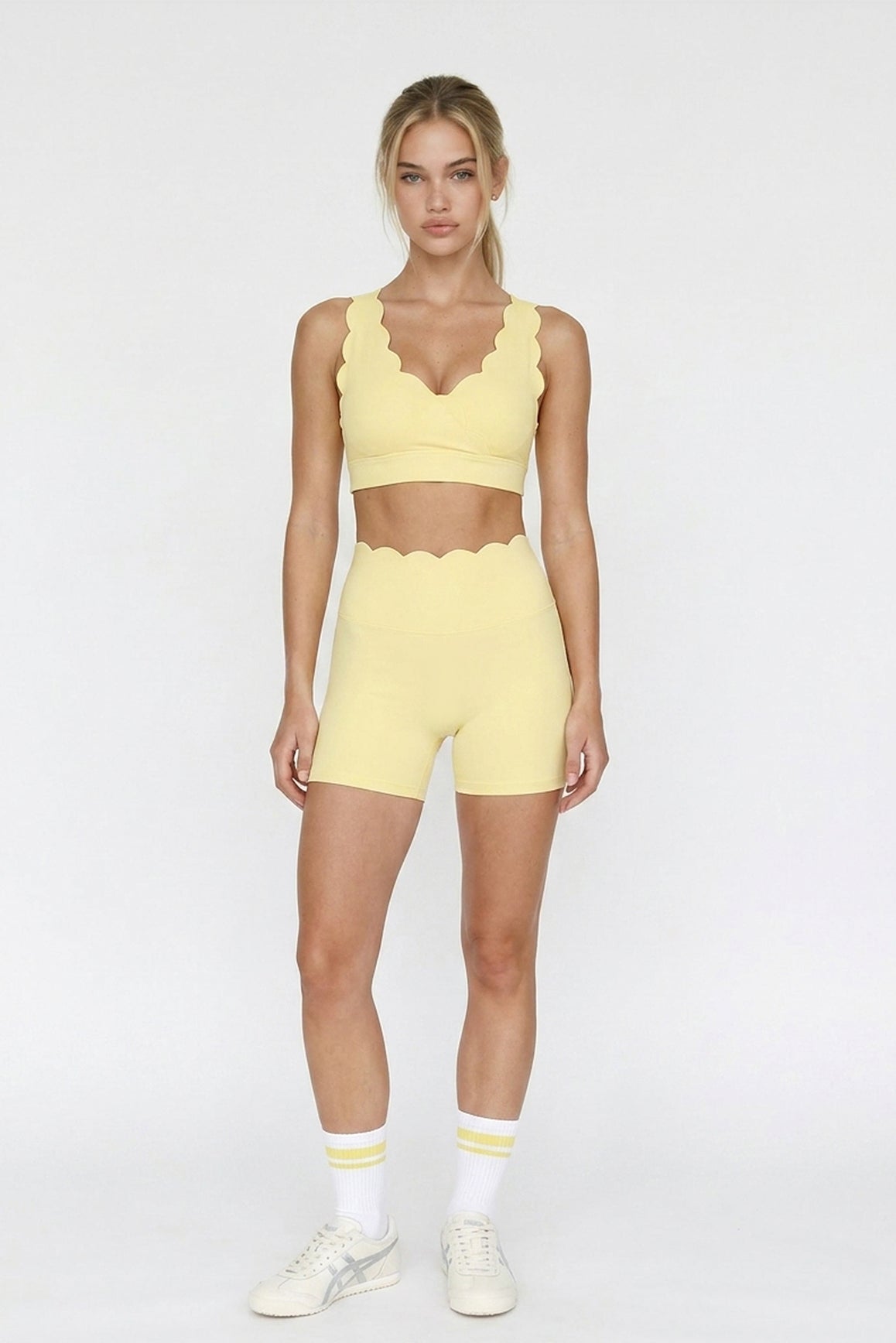 High-Waist Scallop Scrunch Short