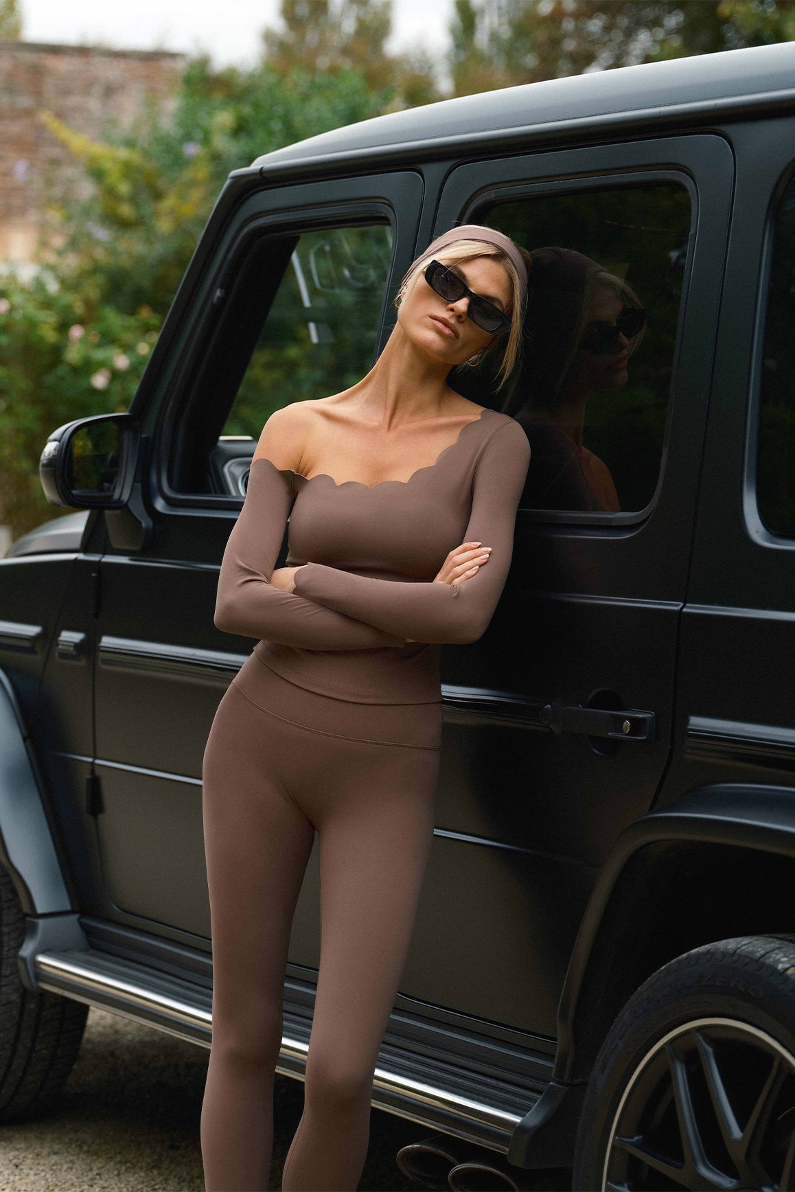 オフショルダー長袖クロップトップ