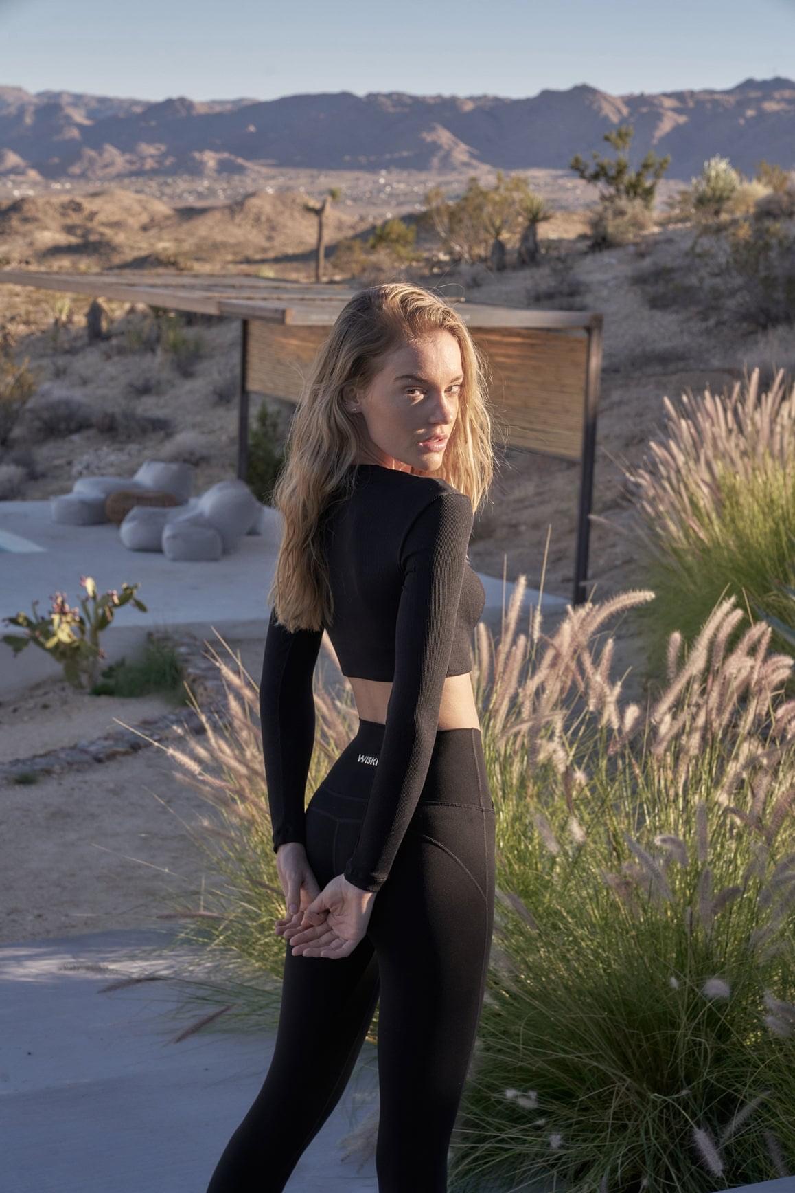 Elegant Long Sleeve Crop Top - WISKIIWS243blackS