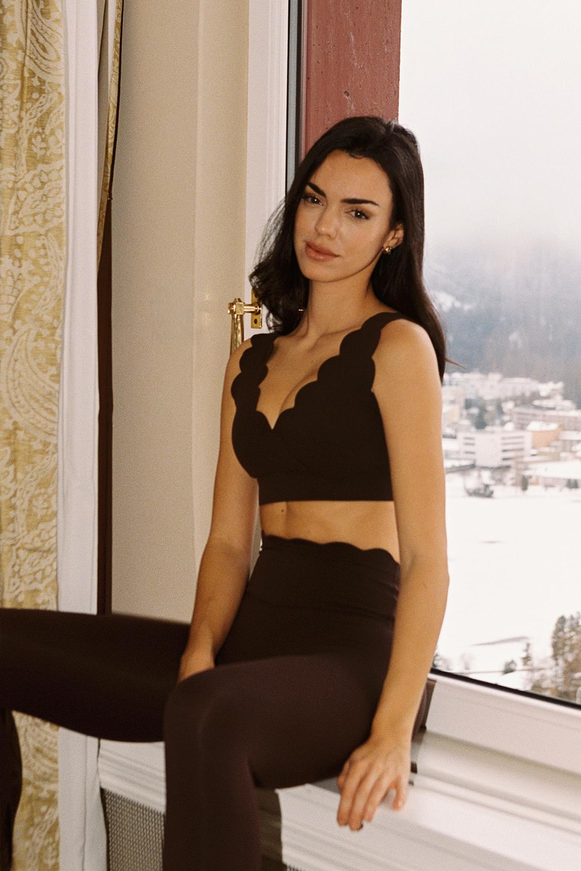 High-Waist Scallop Scrunch Legging - WISKII - Leggings