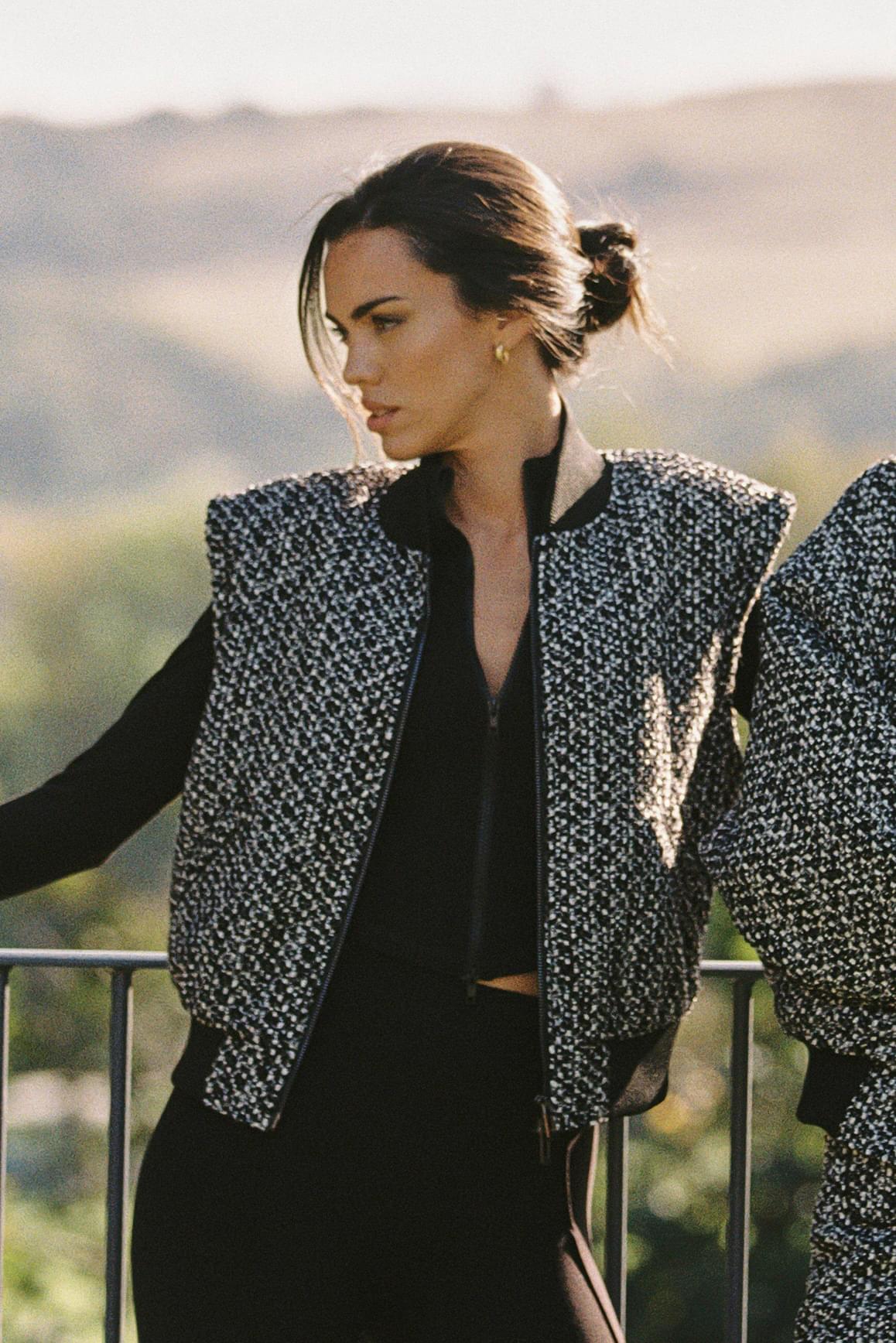 Hourglass Cropped Full Zip Jacket - WISKIIWS626blackS