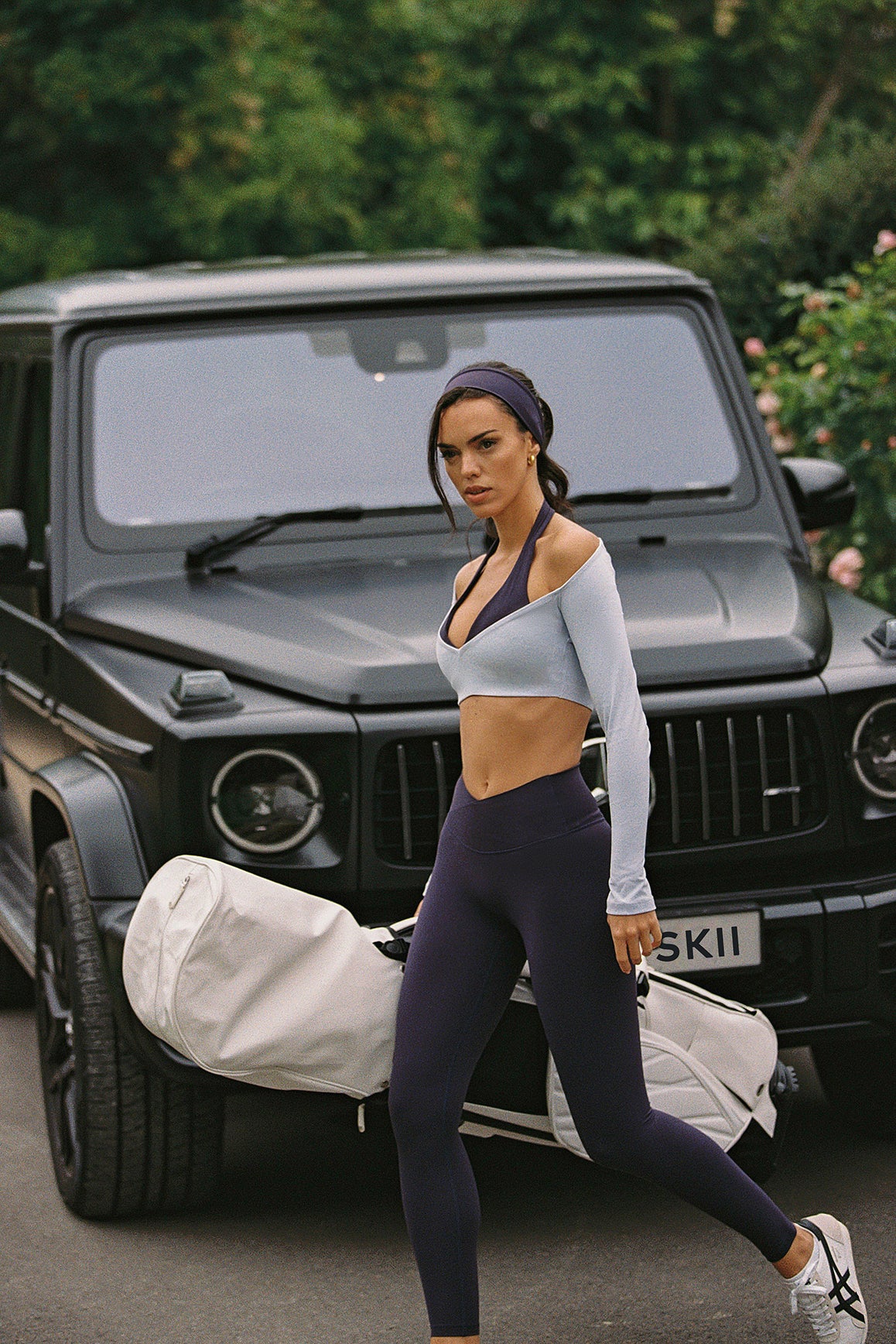 WISKII Riviera V-waist scrunch leggings in black, featuring a flattering silhouette and stretchy fabric for comfort.