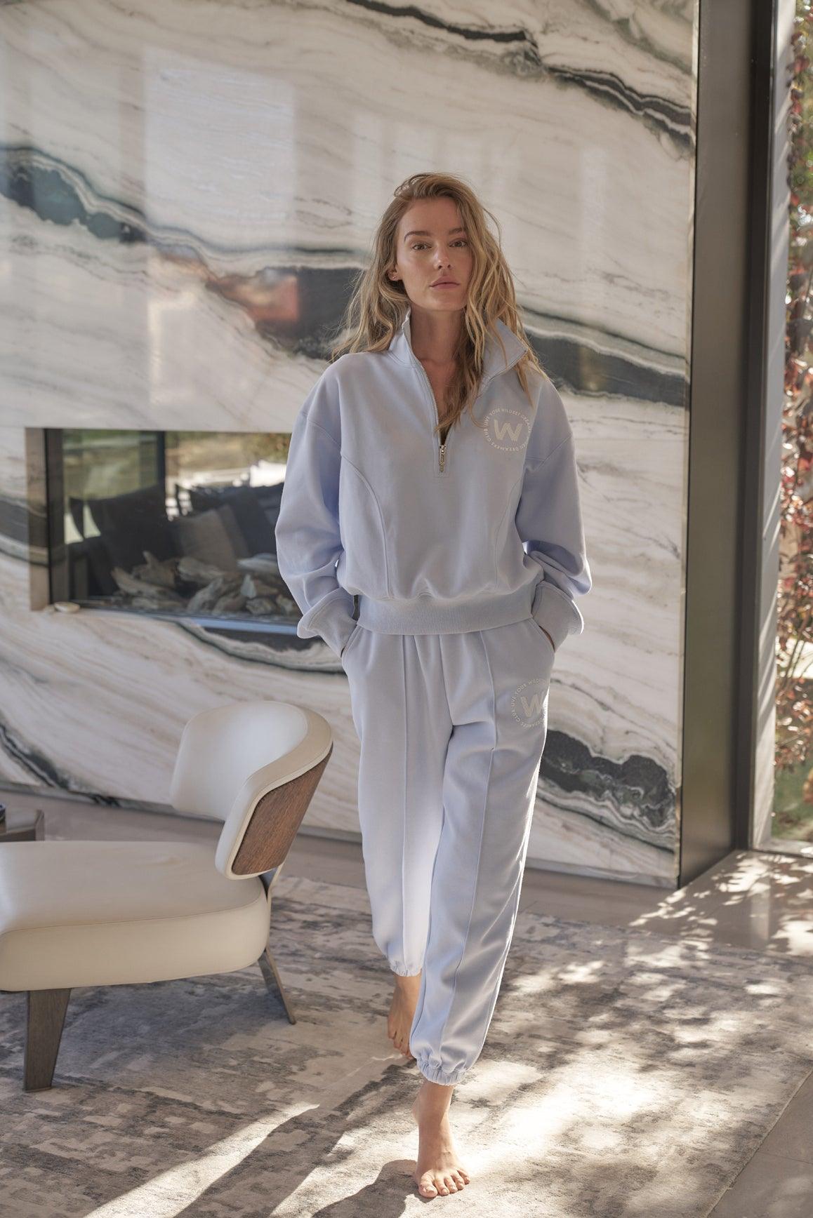 WISKII leisure half-zip sweatshirt in soft loungewear fabric, featuring a relaxed fit and half-zip neckline.