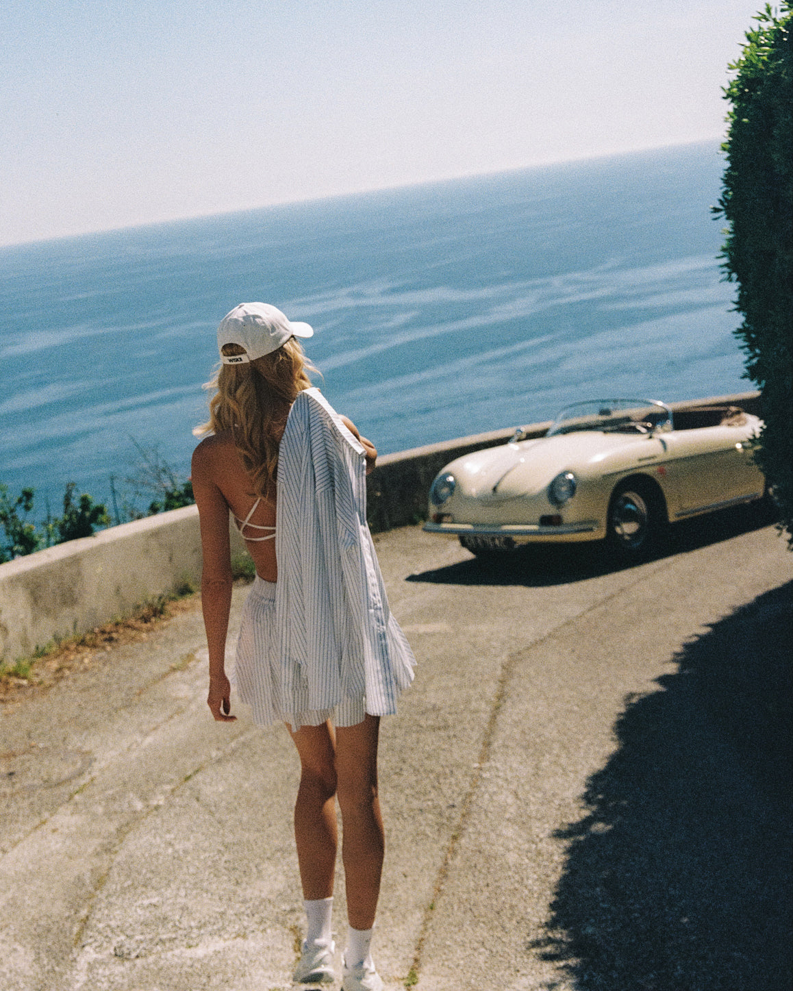 WISKII Riviera relaxed cotton shirt in light fabric, showcasing a casual fit and stylish design for everyday wear.